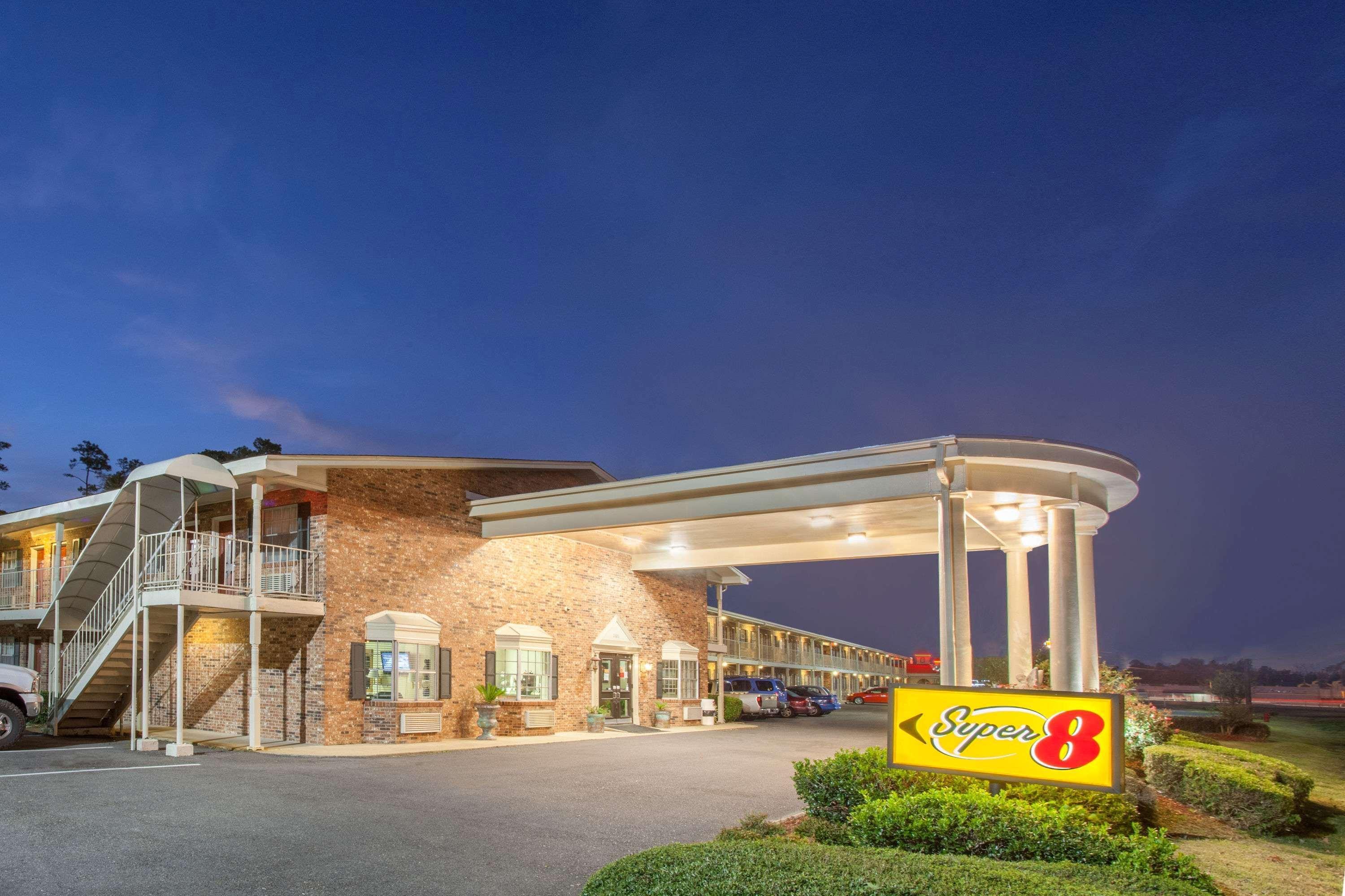 Super 8 By Wyndham West Monroe Hotel Exterior photo